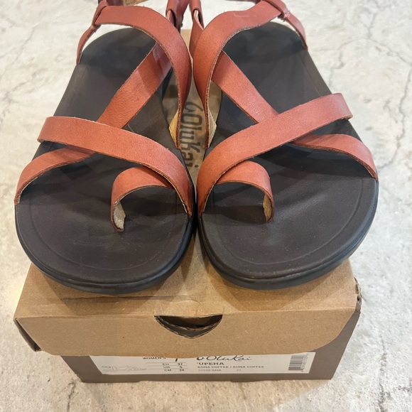 OluKai Upena Women’s 7 Cedarwood Flip Flop, Sandals Sludes - Picture 2 of 8